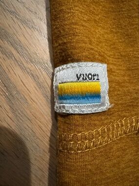 Vuori - Men's T Shirt  - Size M